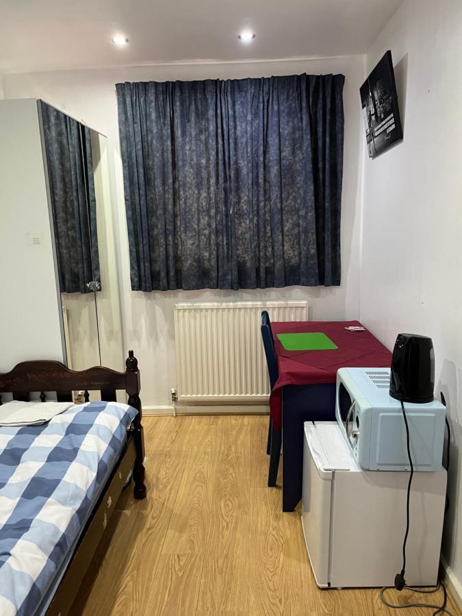 Comfortable Single Bedroom With Free On Site Parking Kingston upon Thames  Esterno foto