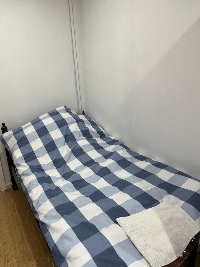 Comfortable Single Bedroom With Free On Site Parking Kingston upon Thames  Esterno foto