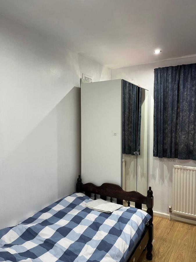 Comfortable Single Bedroom With Free On Site Parking Kingston upon Thames  Esterno foto